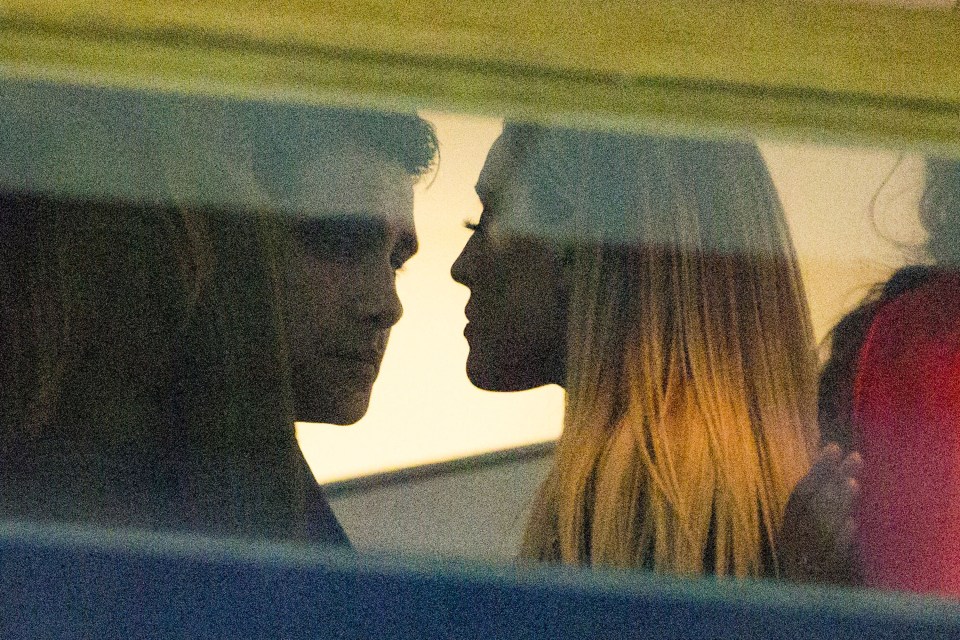 They packed on the PDA throughout the whole evening 