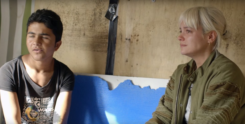 The Smile singer told child refugees she met that she was sorry 'for what we put them through'