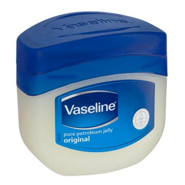  Hay fever sufferers claim that Vaseline has been their go-to miracle for curing pollen allergies