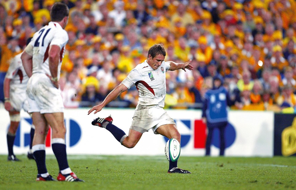  Jonny Wilkinson kicked over a last-gasp drop goal as England won the rugby World Cup in 2003