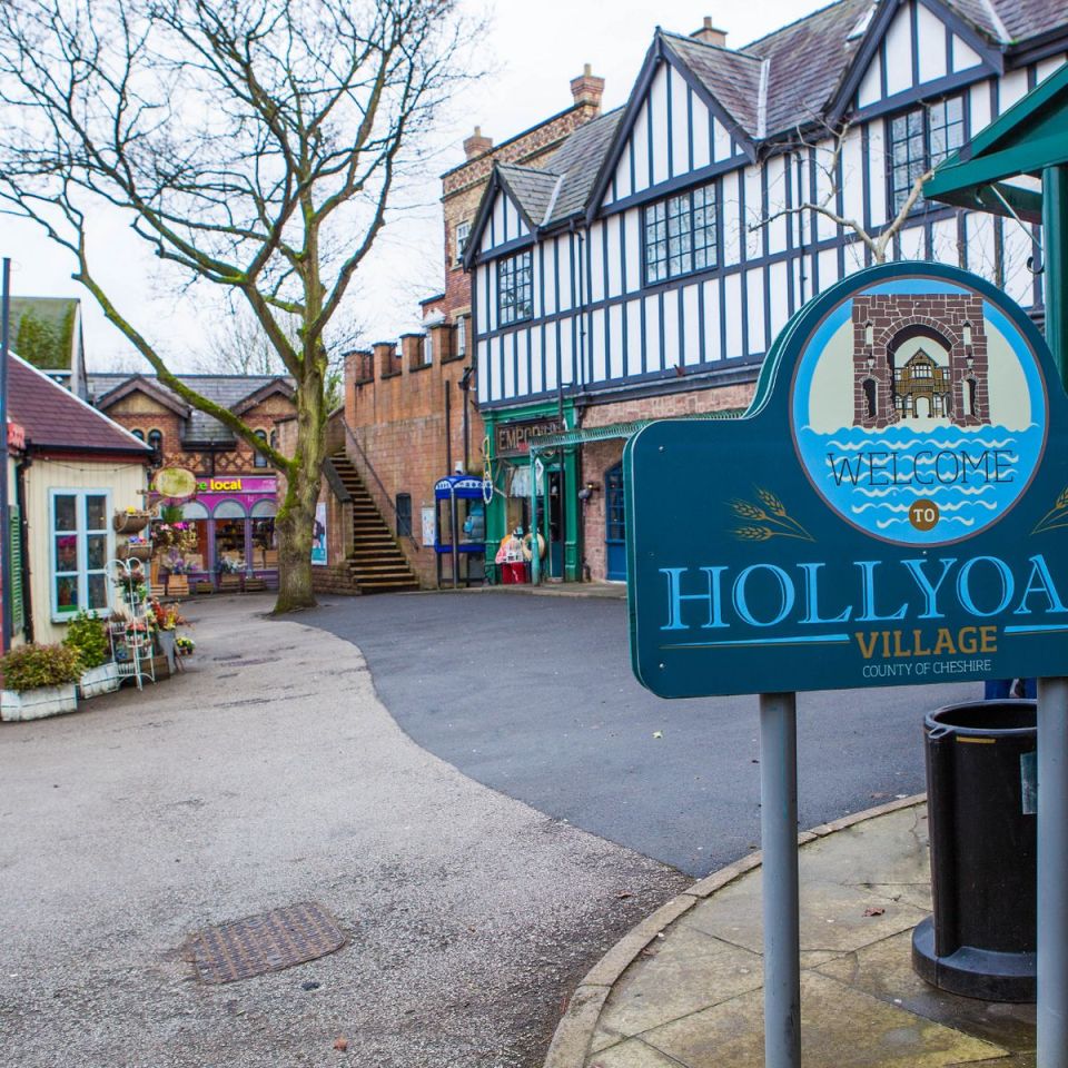 Michael will be returning to the Hollyoaks village