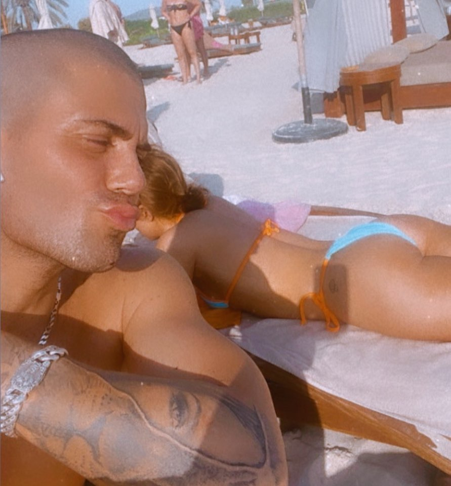 Max shared a cheeky selfie as Maisie soaked up the sun