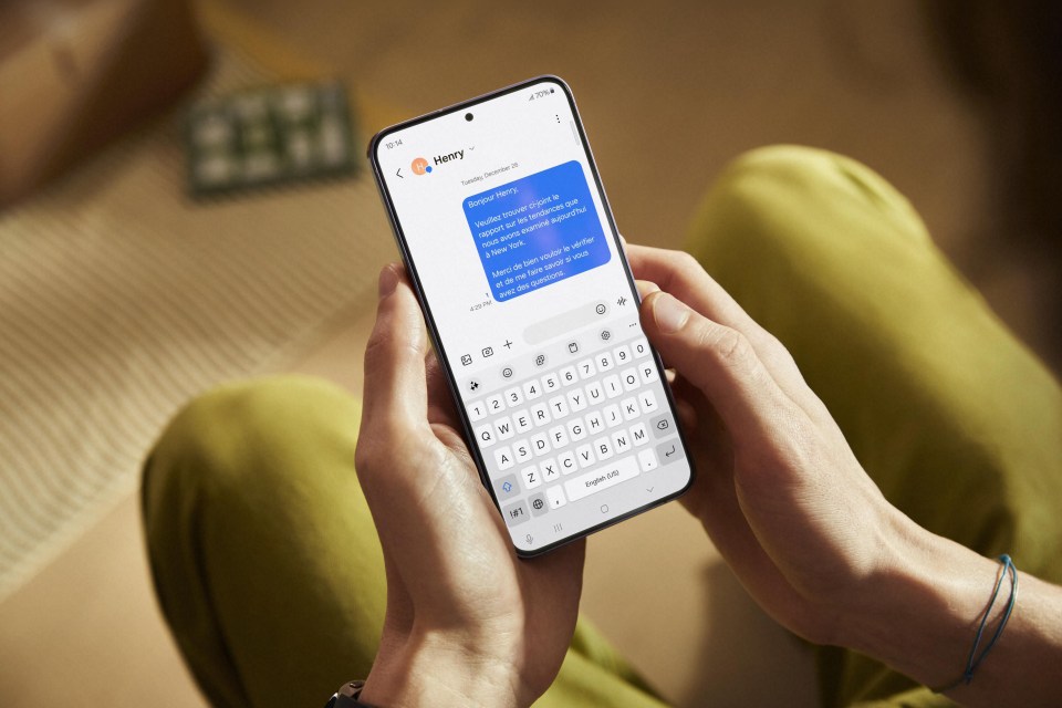 Change the tone of a message instantly