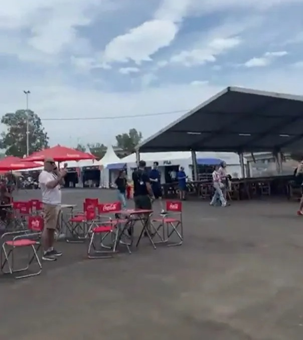 Fans at a food and drink stand were left utterly stunned