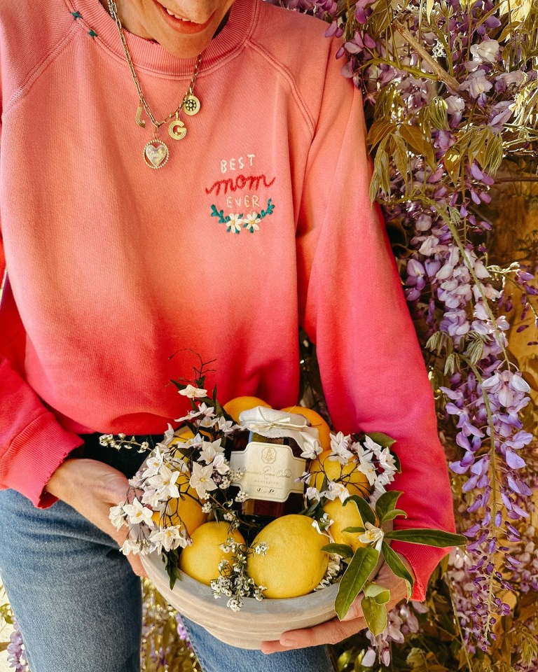 http://www.instagram.com/p/C52EtYmphxQ/?hl=en<br />
Ohhhhh Just a taste of whats to come!!! So proud of you M @americanrivieraorchard<br />
KELLY MCKEE ZAJFEN - instagram<br />
Zajfen posted a picture of the jam jar and lemon basket shed received from Meghan (hers was jar three of 50 which suggests her extra special status). So proud of you M! she wrote.</p>
<p>Meghan Markle / duchess of sussex jam