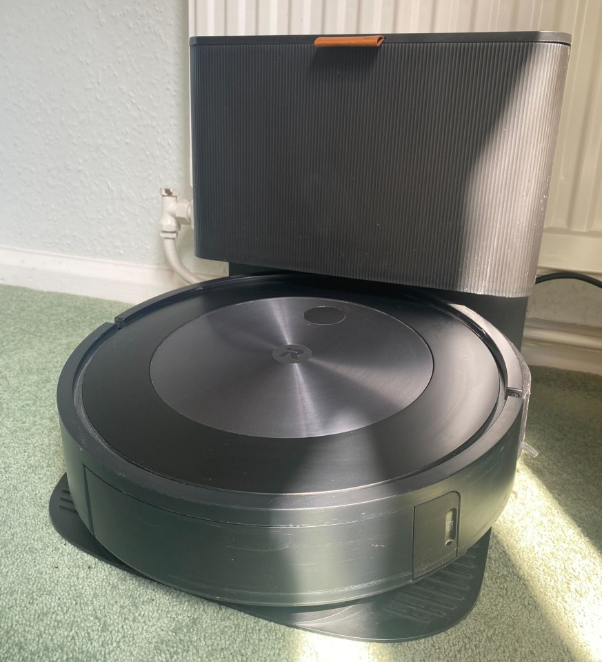 irobot-roomba-robot-vacuum-j5+-review