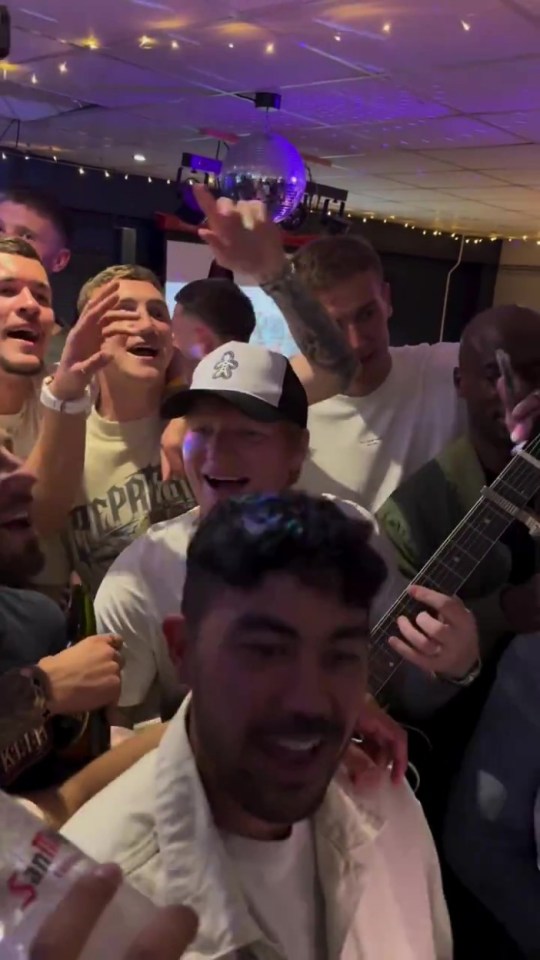 Superfan Ed Sheeran belts out iconic Ipswich chant alongside players at 'beautiful' Premier League promotion party, , Ed and , @IpswichTown,  players last night , , Celebrating their , @premierleague,  promotion  #itfc #ipswichtownfc, http://twitter.com/edsheeran/status/1788484188946993466