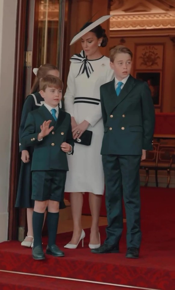 Kate proudly stood with her three kids waiting for the carriage