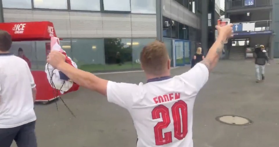Fans rushed back into the stadium as Bellingham scored an equaliser in the England vs Slovakia game last night
