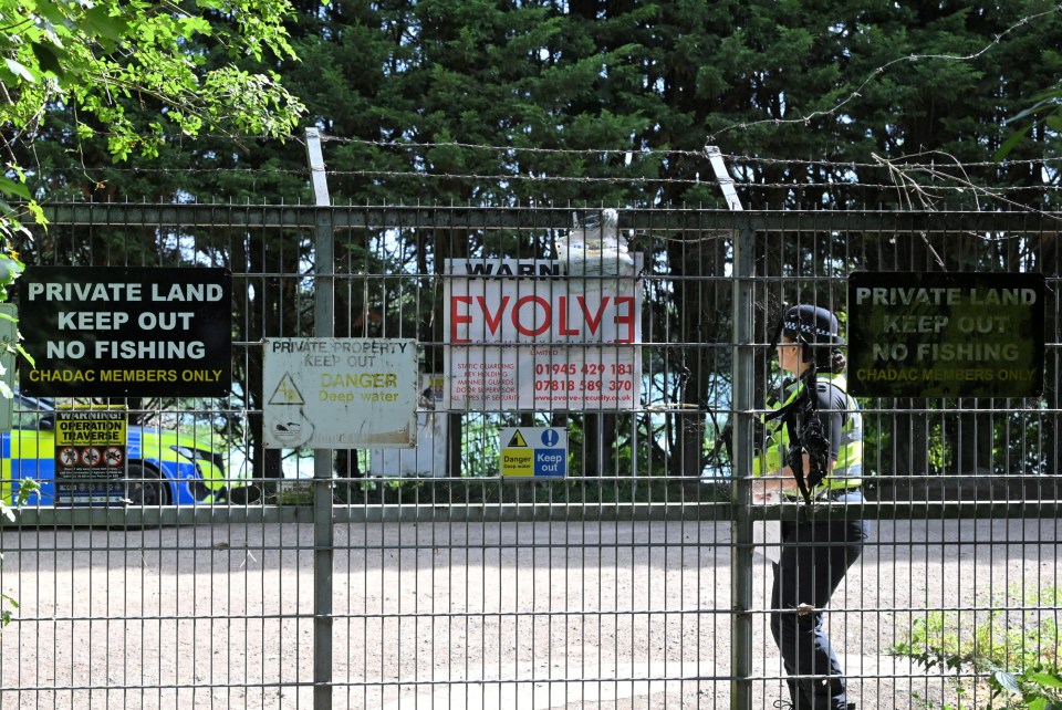 a fence with a sign that says evolve on it