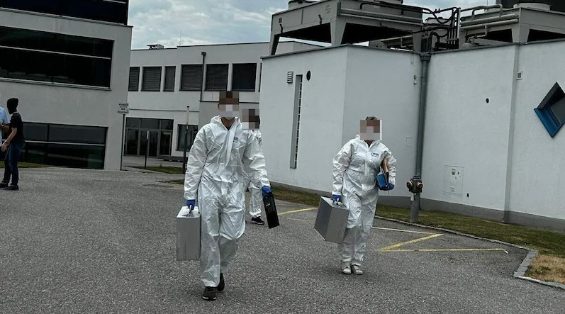 TERROR PLOT ISIS plot against Taylor Swift concert in Vienna narrowly foiled by cops - with 3 suspects still at large</p>
<p>***TAKEN WITHOUT PERMISSION****