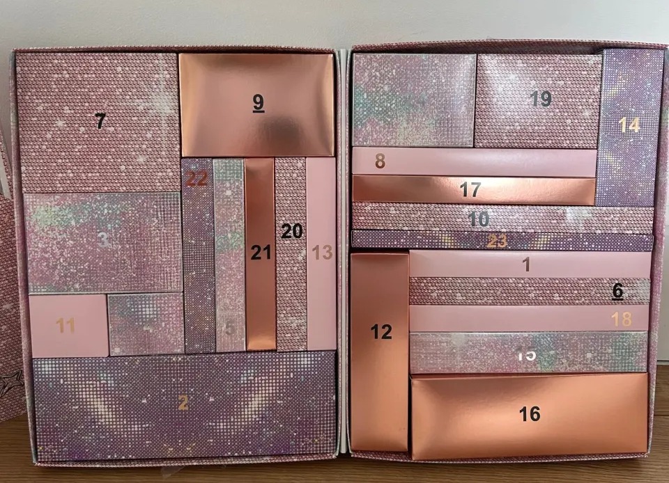 a pink box with the number 7 on it