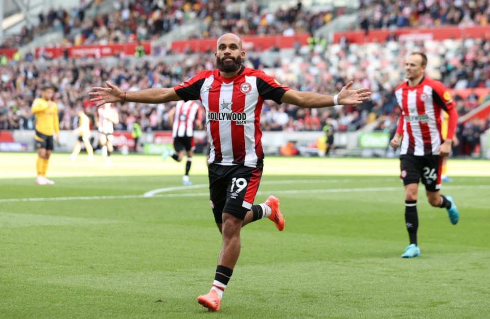 BRENTFORD, ENGLAND - OCTOBER 05: Bryan Mbeumo of Brentford celebrates scoring his team's second goal from the penalty spot during the Premier League match between Brentford FC and Wolverhampton Wanderers FC at Gtech Community Stadium on October 05, 2024 in Brentford, England. (Photo by Ryan Pierse/Getty Images)