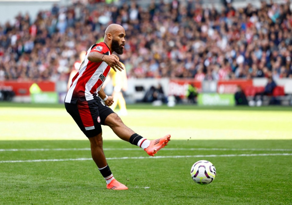 Soccer Football - Premier League - Brentford v Wolverhampton Wanderers - GTech Community Stadium, London, Britain - October 5, 2024 Brentford's Bryan Mbeumo scores their second goal from the penalty spot Action Images via Reuters/Peter Cziborra EDITORIAL USE ONLY. NO USE WITH UNAUTHORIZED AUDIO, VIDEO, DATA, FIXTURE LISTS, CLUB/LEAGUE LOGOS OR 'LIVE' SERVICES. ONLINE IN-MATCH USE LIMITED TO 120 IMAGES, NO VIDEO EMULATION. NO USE IN BETTING, GAMES OR SINGLE CLUB/LEAGUE/PLAYER PUBLICATIONS. PLEASE CONTACT YOUR ACCOUNT REPRESENTATIVE FOR FURTHER DETAILS..