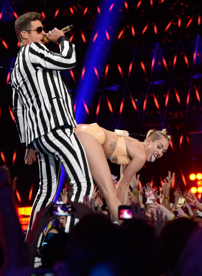 Robin Thicke and Miley Cyrus performing at the 2013 MTV Video Music Awards.