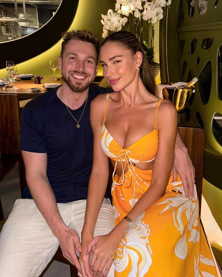 Zara McDermott and Sam Thompson in a restaurant.