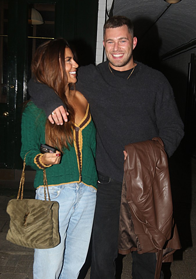 Curtis Pritchard and Ekin-Su leaving a restaurant.