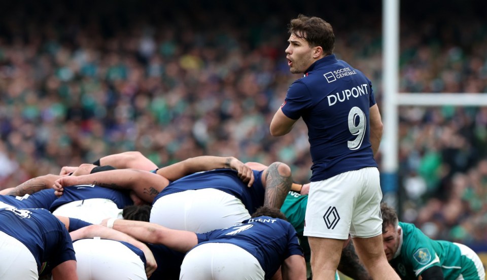 DUBLIN, IRELAND - MARCH 08: Antoine Dupont of France shouts instructions during the Guinness Six Nations 2025 match between Ireland and France at Aviva Stadium on March 08, 2025 in Dublin, Ireland. (Photo by David Rogers/Getty Images)