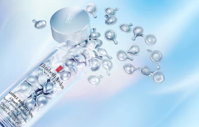 Elizabeth Arden Visible Brightening Clearly Radiant capsules spilling from a bottle.