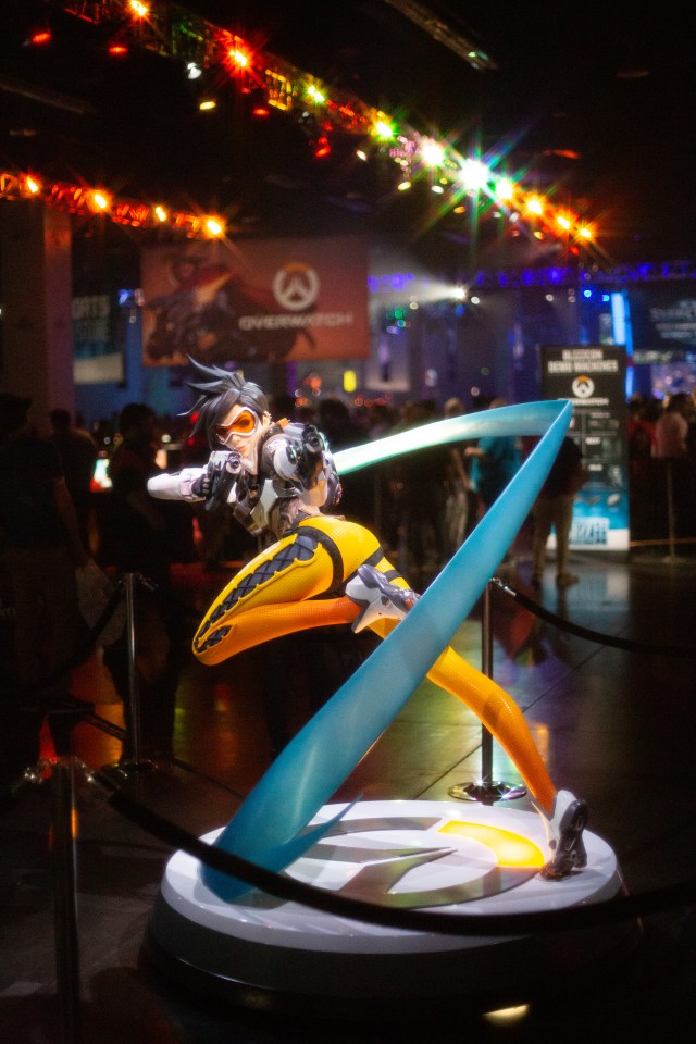 Tracer statue at BlizzCon.