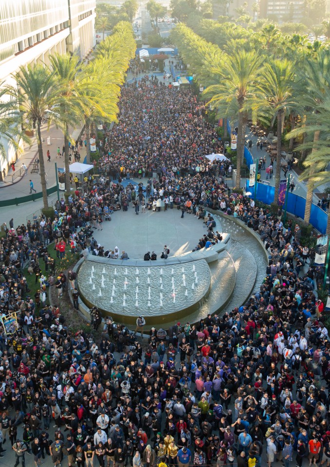 Aerial view of a large crowd of people gathered around a fountain at BlizzCon.
