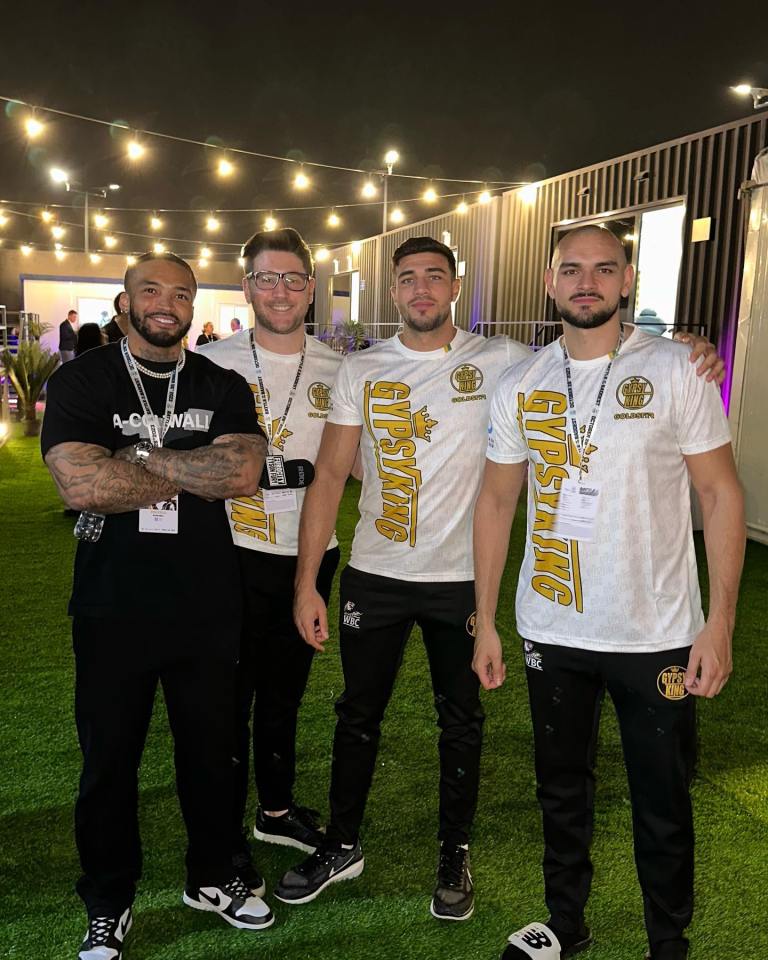 Roman and Tommy Fury with promoter Jake Lee.