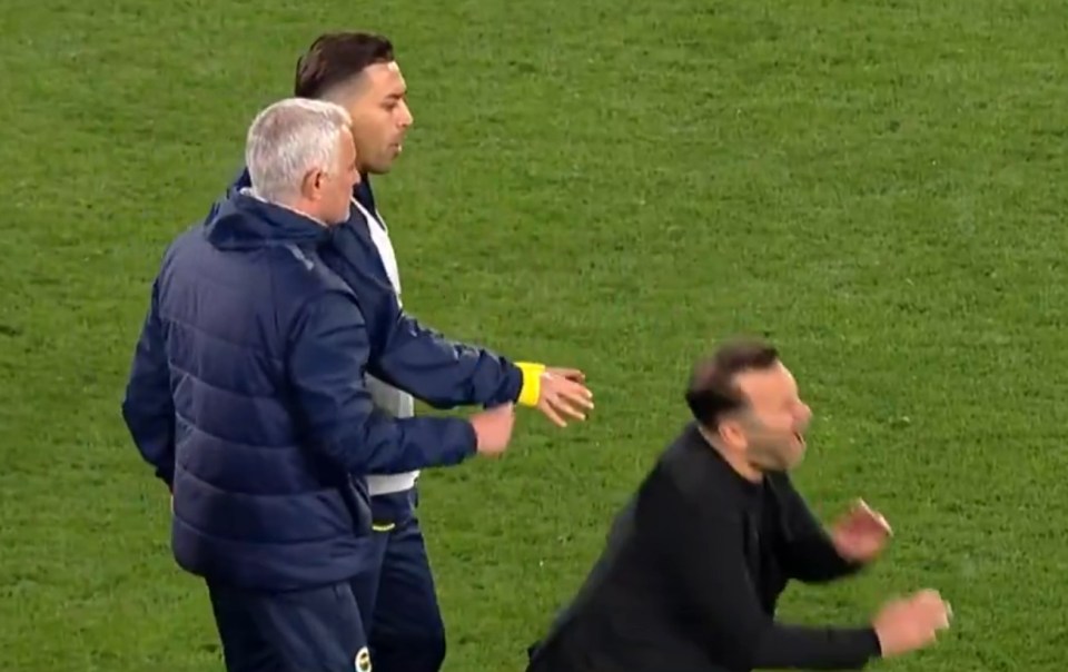 Jose Mourinho and a Fenerbahce player confronting the Galatasaray manager on the field.