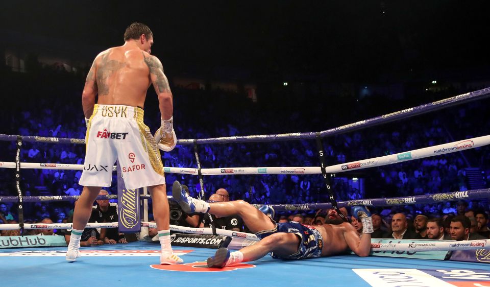 Oleksandr Usyk knocks down Tony Bellew in a boxing match.