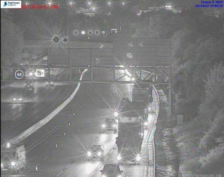 INTERNET UNKNOWN..Caption - M1 closed between J12 and J13..Link - http://trafficcameras.uk/cameras/614.jpg