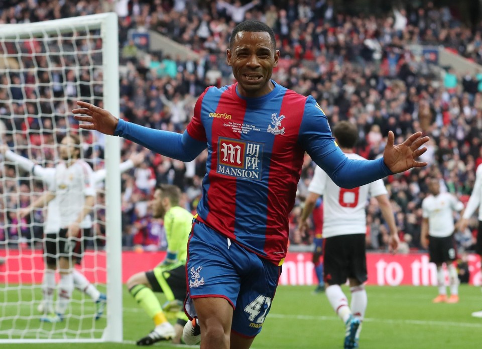 Jason Puncheon celebrating a Crystal Palace goal.
