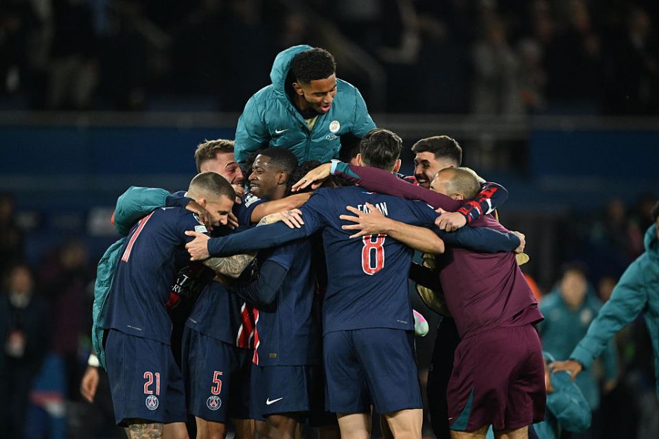 PARIS, FRANCE - MAY 7: Players of Paris Saint-Germain celebrate their victory at the end of the UEFA Champions League semi-final second leg football match between Paris Saint-Germain (PSG) and Arsenal at the Parc des Princes stadium in Paris, on May 7, 2025. (Photo by Mustafa Yalcin/Anadolu via Getty Images)