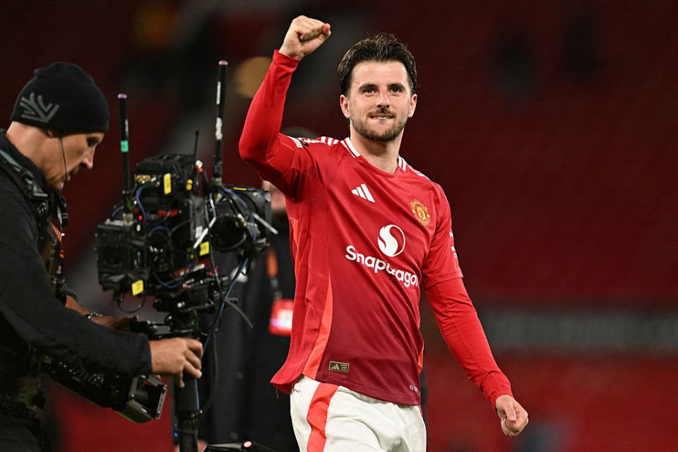 Manchester United's English midfielder #07 Mason Mount celebrates his team's victory at the end of the UEFA Europa League semi final second leg football match between Manchester United and Athletic Club Bilbao at Old Trafford stadium in Manchester, north west England, on May 8, 2025. (Photo by Oli SCARFF / AFP) (Photo by OLI SCARFF/AFP via Getty Images)