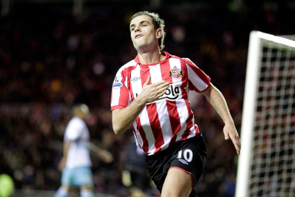 Sunderland's Jordan Henderson celebrates scoring against West Ham United during an English FA Premier League football match at the Stadium of Light, Sunderland on December 5, 2010. AFP PHOTO / GRAHAM STUART FOR EDITORIAL USE ONLY Additional licence required for any commercial/promotional use or use on TV or internet (except identical online version of newspaper) of Premier League/Football League photos. Tel DataCo +44 207 2981656. Do not alter/modify photo. (Photo credit should read GRAHAM STUART/AFP via Getty Images)
