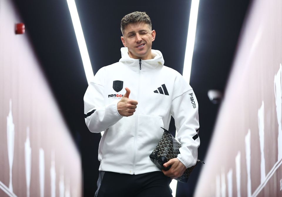Tom Cairney of Fulham giving a thumbs-up.