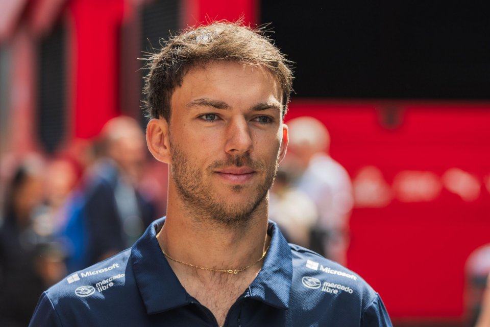 Headshot of Pierre Gasly.