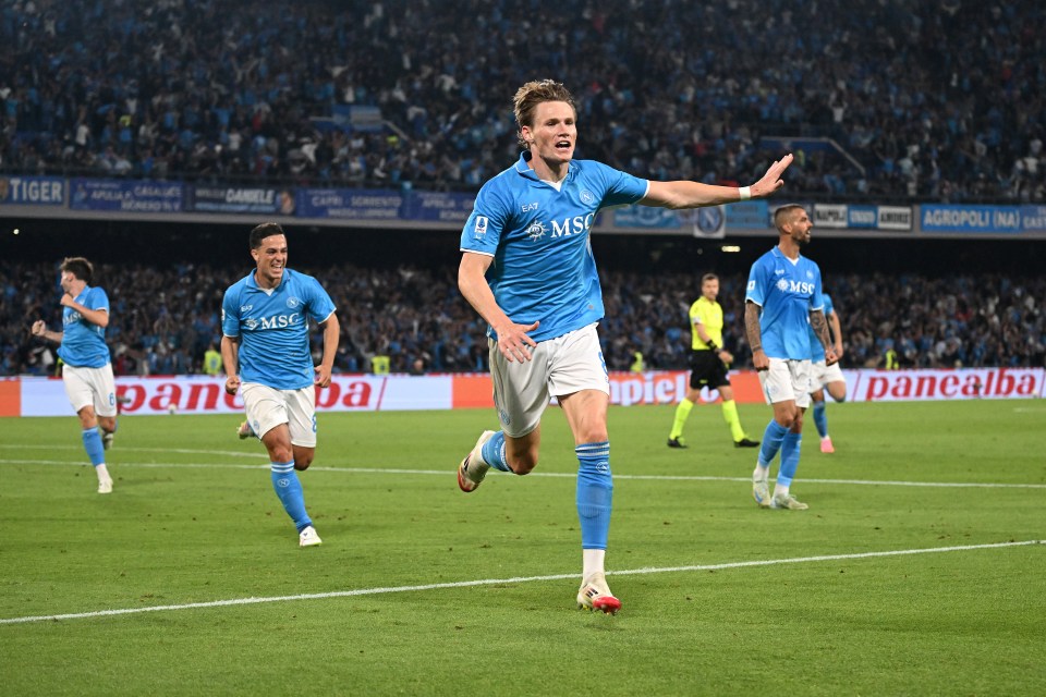 Scott McTominay of Napoli celebrating a goal.