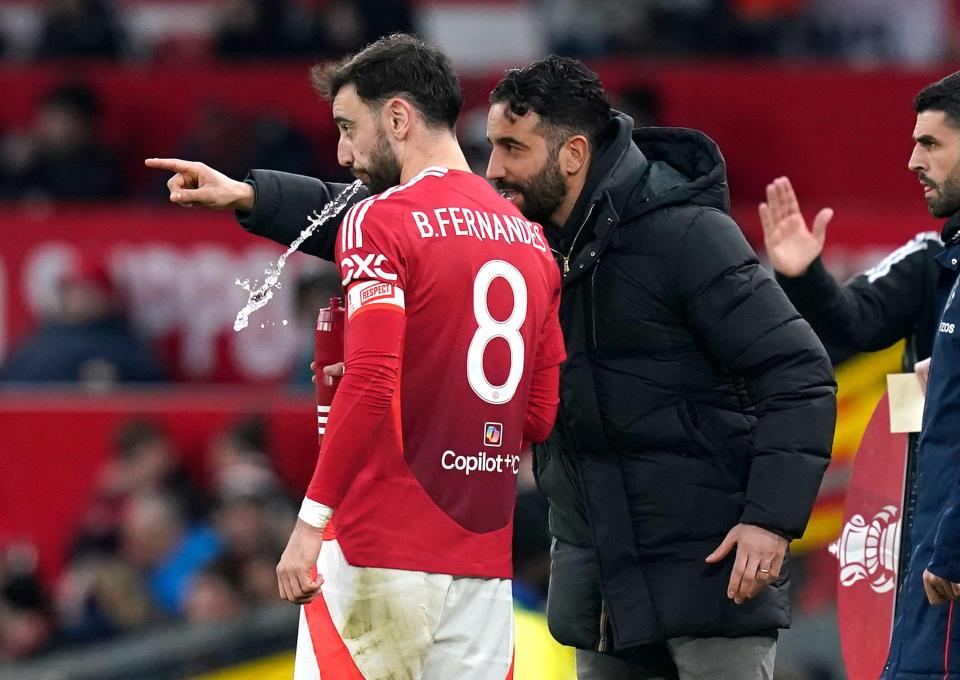 Ruben Amorim speaking to Bruno Fernandes during a soccer match.